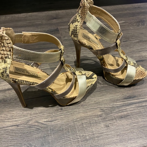 Size 6 Steve Madden Heels - Picture 4 of 5
